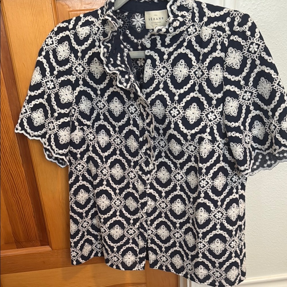 Black & White Lace-Pattern Short Sleeve Shirt